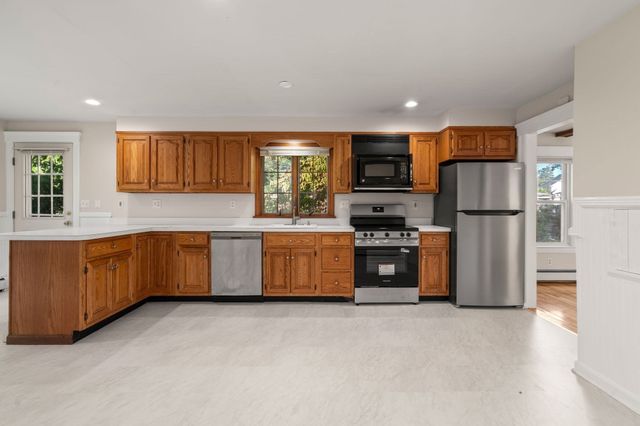 132 May St, Worcester, MA 01602