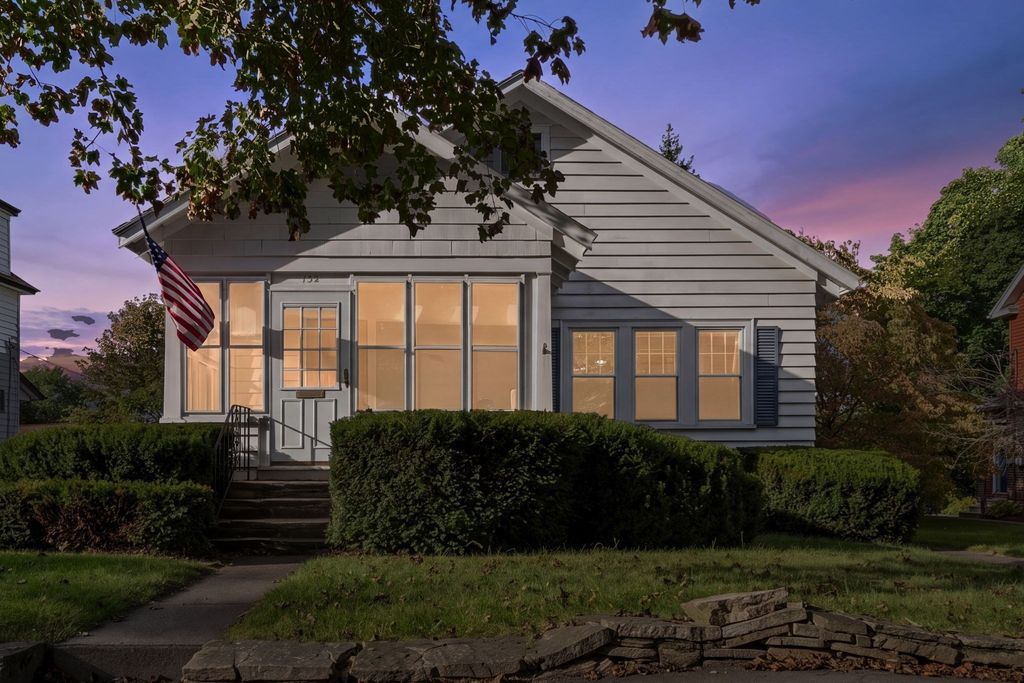 132 May St, Worcester, MA 01602
