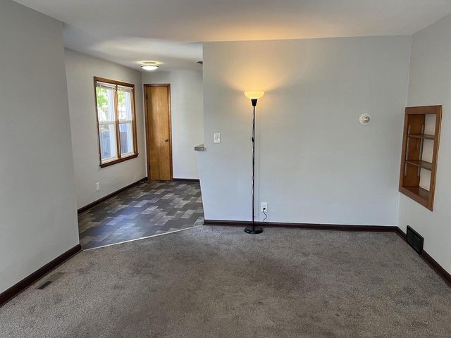 909 College AVENUE, Racine, WI 53403