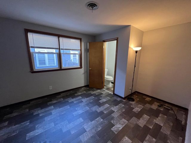 909 College AVENUE, Racine, WI 53403