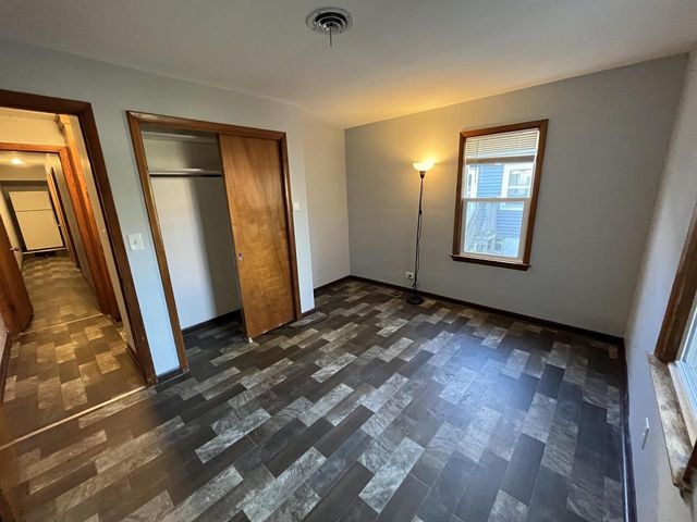 909 College AVENUE, Racine, WI 53403