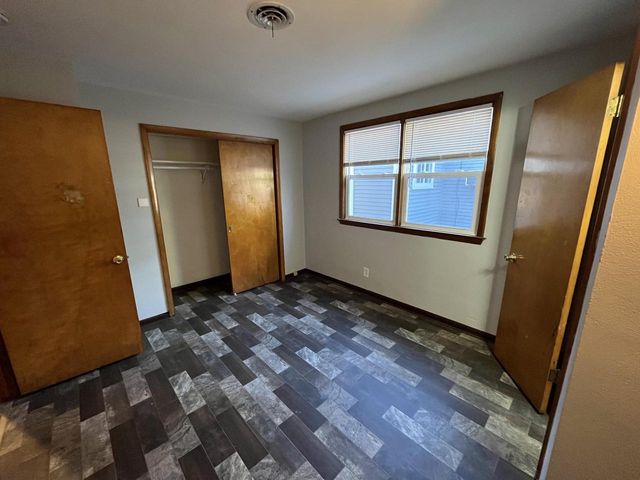 909 College AVENUE, Racine, WI 53403