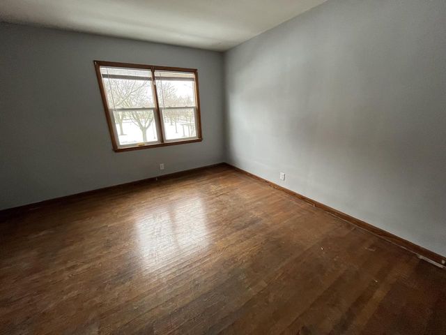 909 College AVENUE, Racine, WI 53403