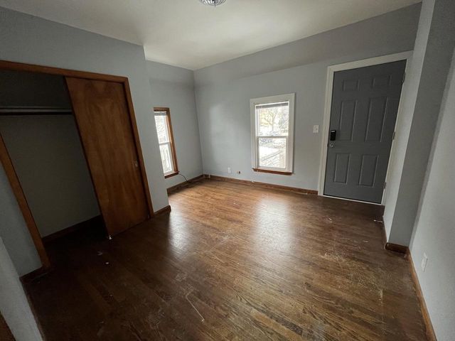 909 College AVENUE, Racine, WI 53403