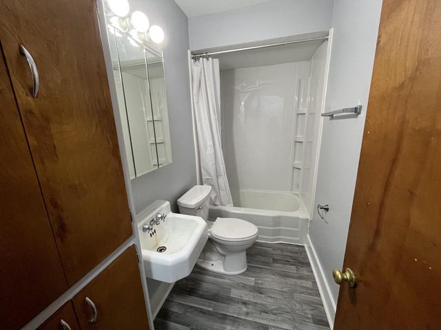 909 College AVENUE, Racine, WI 53403