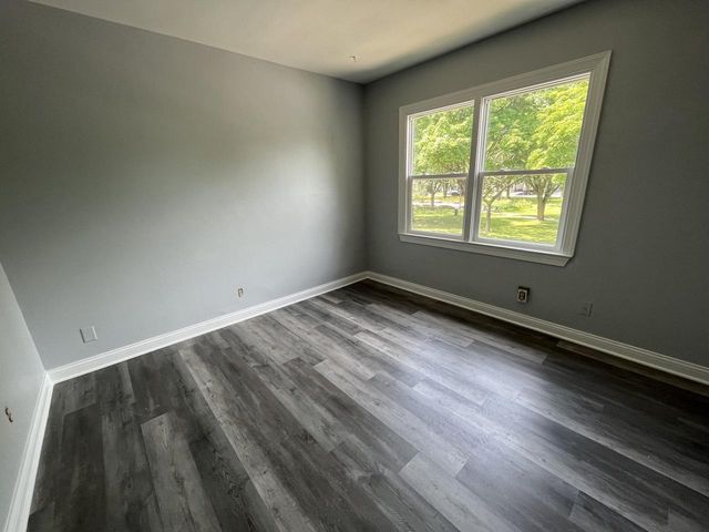 909 College AVENUE, Racine, WI 53403