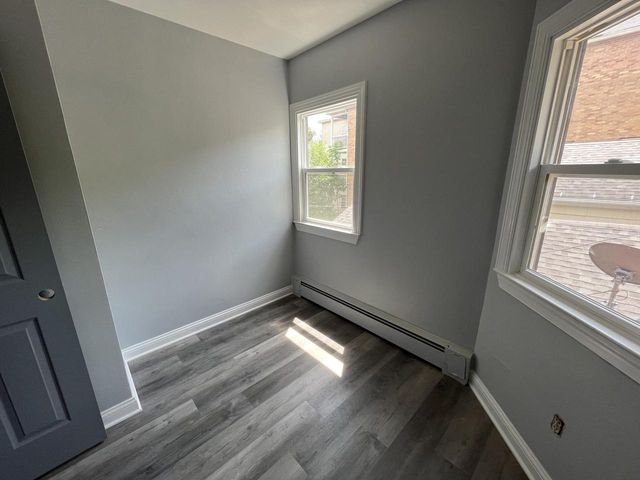 909 College AVENUE, Racine, WI 53403