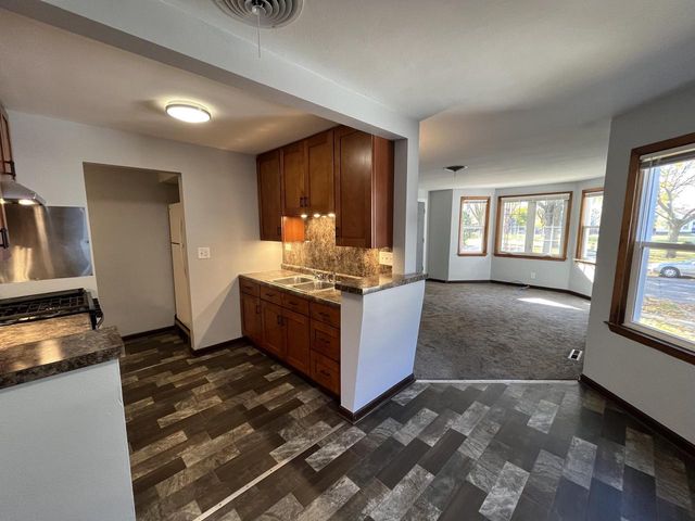 909 College AVENUE, Racine, WI 53403