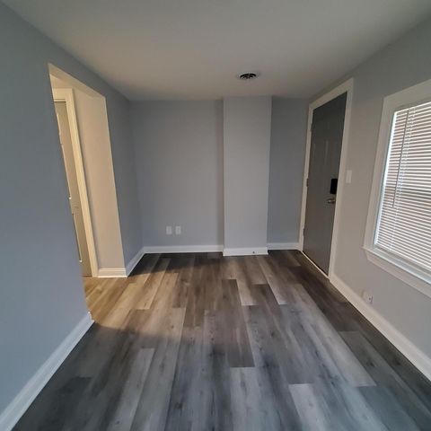 909 College AVENUE, Racine, WI 53403