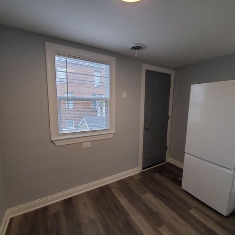 909 College AVENUE, Racine, WI 53403