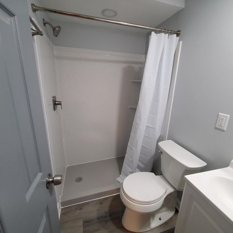 909 College AVENUE, Racine, WI 53403