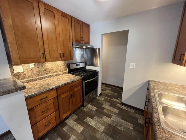 909 College AVENUE, Racine, WI 53403