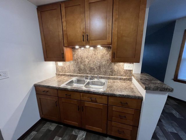 909 College AVENUE, Racine, WI 53403