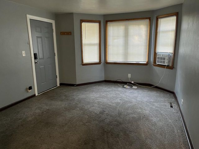 909 College AVENUE, Racine, WI 53403