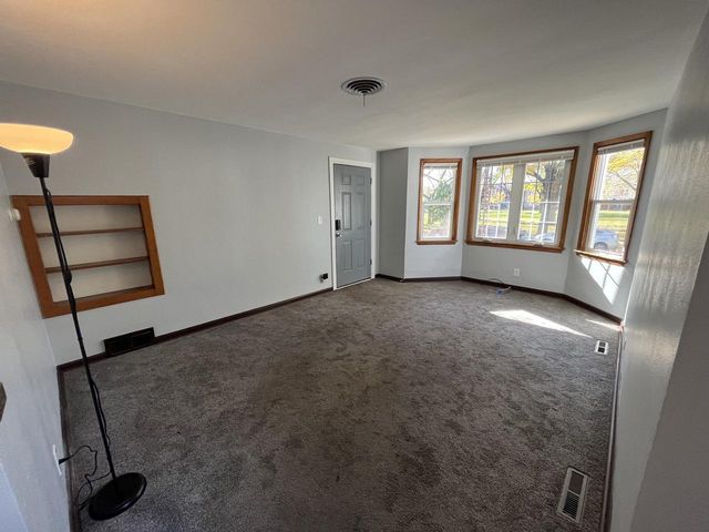 909 College AVENUE, Racine, WI 53403