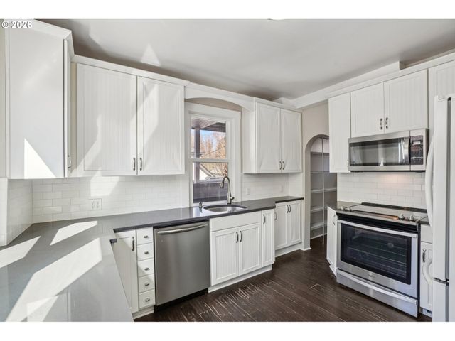 2451 Se YAMHILL St, Portland, OR 97214