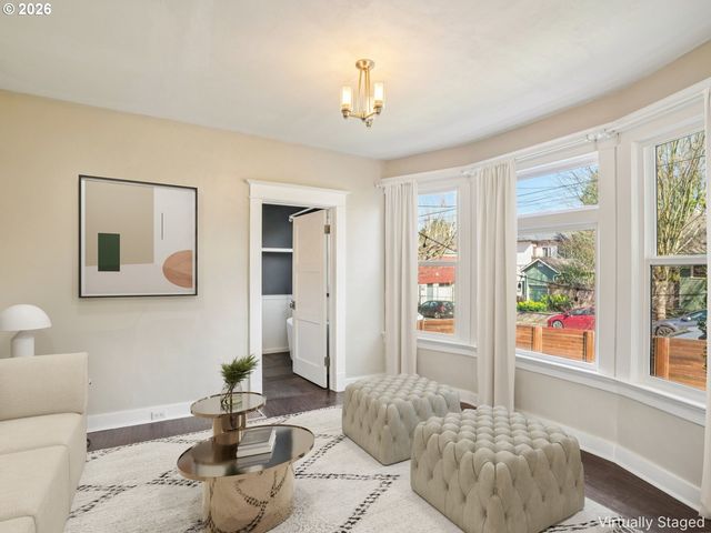 2451 Se YAMHILL St, Portland, OR 97214