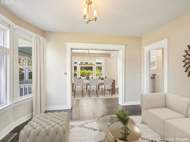 2451 Se YAMHILL St, Portland, OR 97214