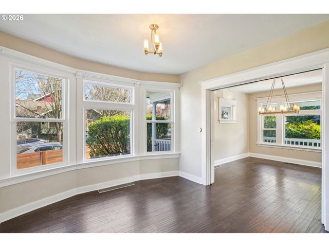 2451 Se YAMHILL St, Portland, OR 97214