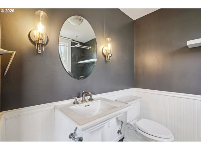 2451 Se YAMHILL St, Portland, OR 97214