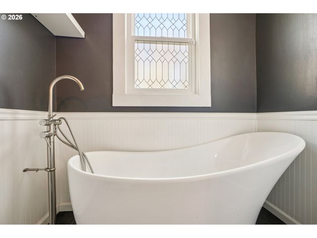 2451 Se YAMHILL St, Portland, OR 97214