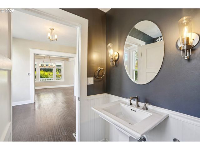 2451 Se YAMHILL St, Portland, OR 97214