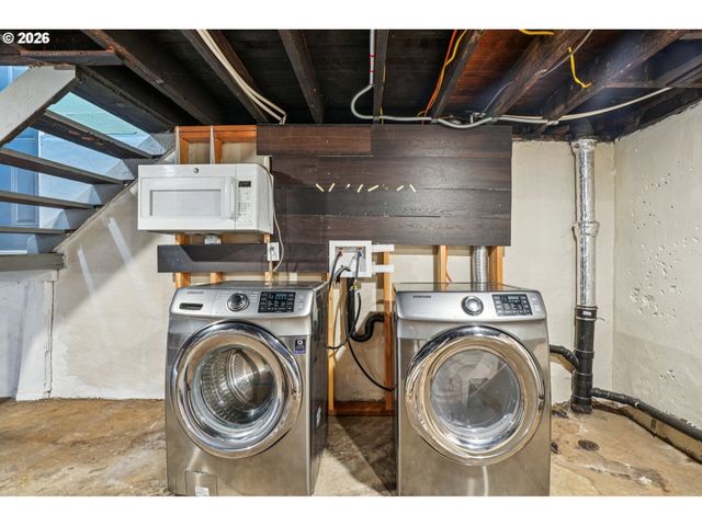 2451 Se YAMHILL St, Portland, OR 97214