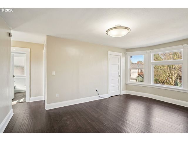 2451 Se YAMHILL St, Portland, OR 97214