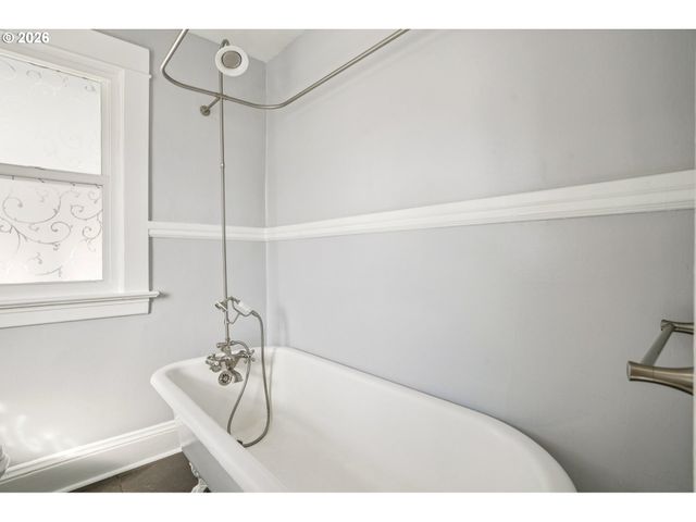 2451 Se YAMHILL St, Portland, OR 97214