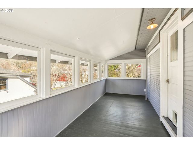 2451 Se YAMHILL St, Portland, OR 97214