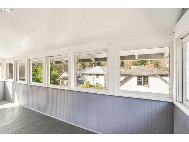 2451 Se YAMHILL St, Portland, OR 97214