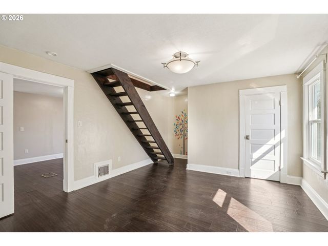 2451 Se YAMHILL St, Portland, OR 97214