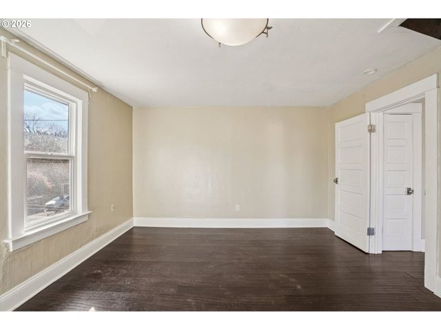 2451 Se YAMHILL St, Portland, OR 97214