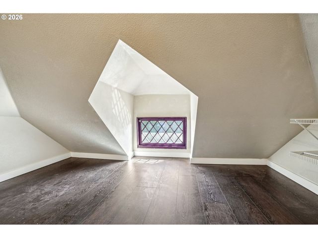 2451 Se YAMHILL St, Portland, OR 97214