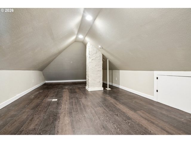 2451 Se YAMHILL St, Portland, OR 97214