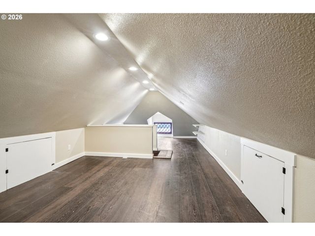 2451 Se YAMHILL St, Portland, OR 97214