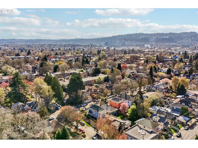 2451 Se YAMHILL St, Portland, OR 97214