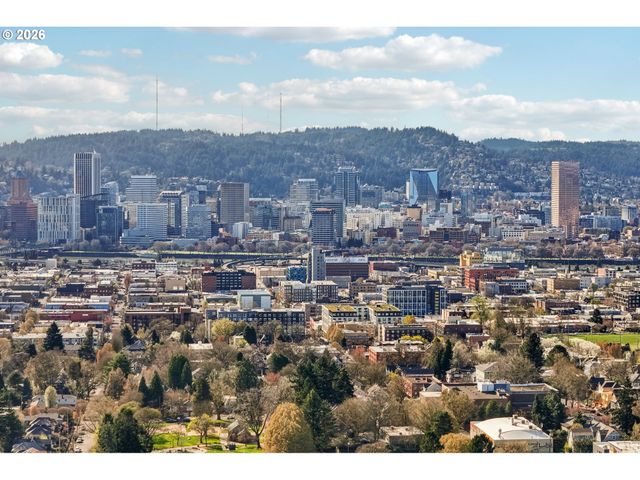 2451 Se YAMHILL St, Portland, OR 97214