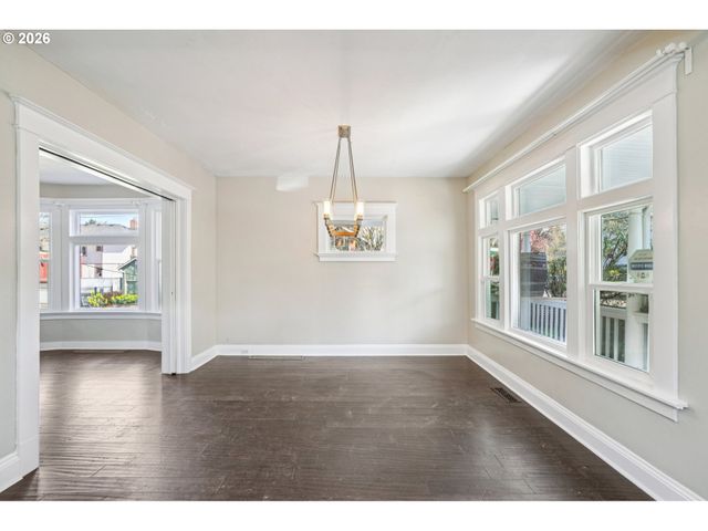 2451 Se YAMHILL St, Portland, OR 97214