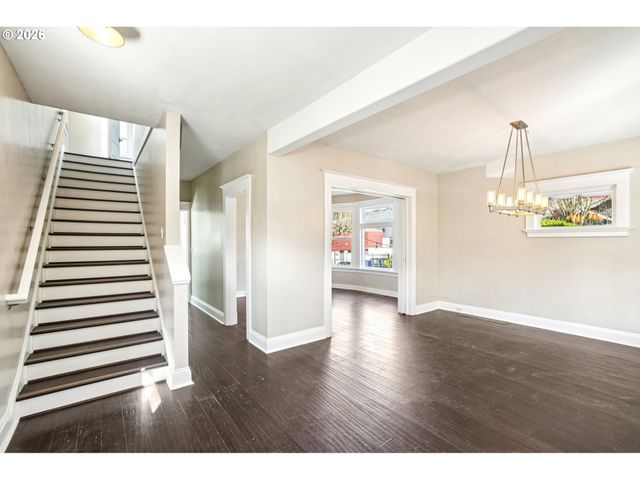 2451 Se YAMHILL St, Portland, OR 97214