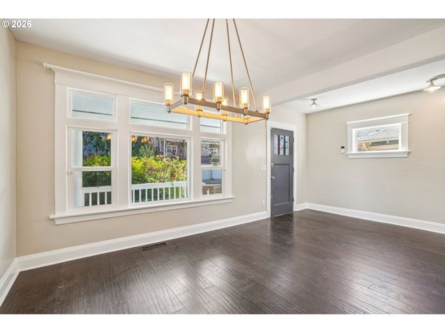 2451 Se YAMHILL St, Portland, OR 97214