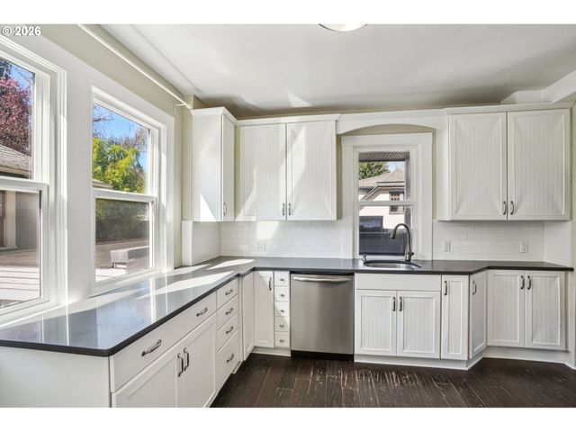 2451 Se YAMHILL St, Portland, OR 97214