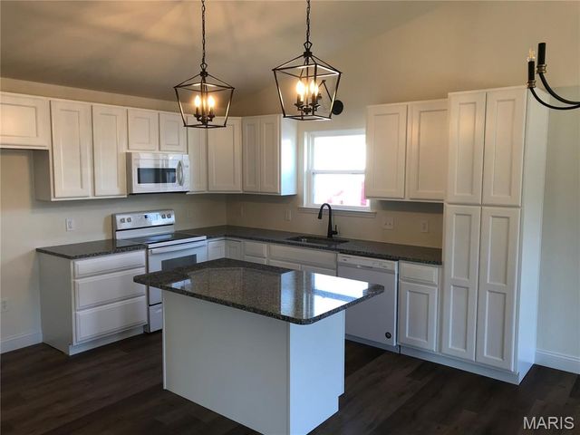 1649 Flagstaff Dr, Festus, MO 63028