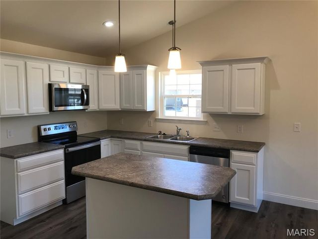 1649 Flagstaff Dr, Festus, MO 63028