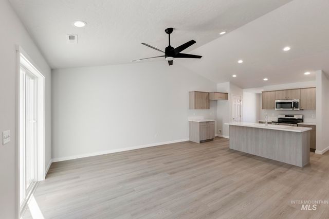 1704 N Birch St, Jerome, ID 83338