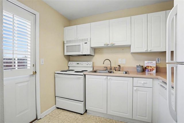 5375 Roswell Road B1, Sandy Springs, GA 30342