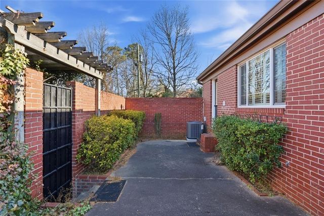5375 Roswell Road B1, Sandy Springs, GA 30342
