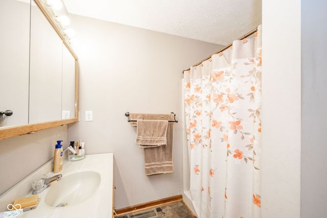 2712 Little John Street, Anderson, IN 46013