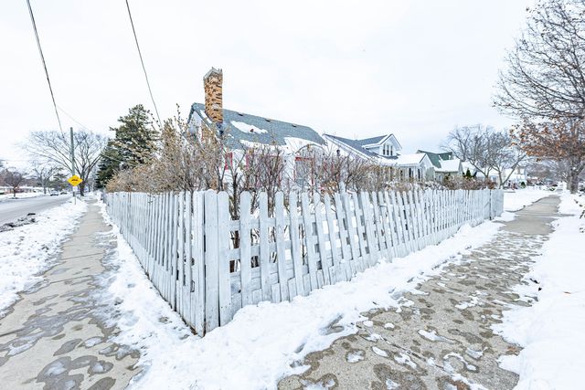 1820 Jenkinson Court, Waukegan, IL 60085