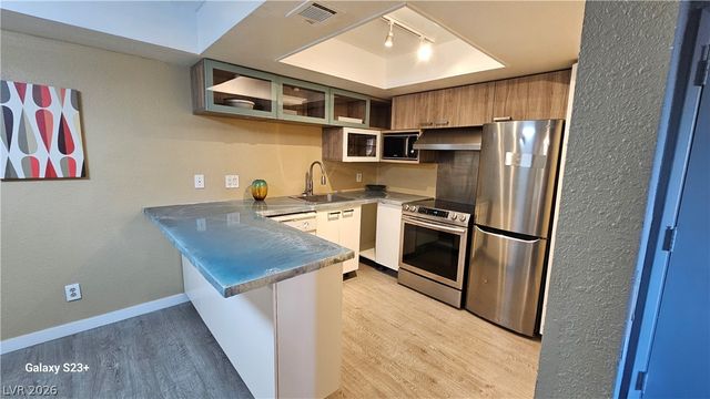 1701 East Katie Avenue 33, Las Vegas, NV 89119